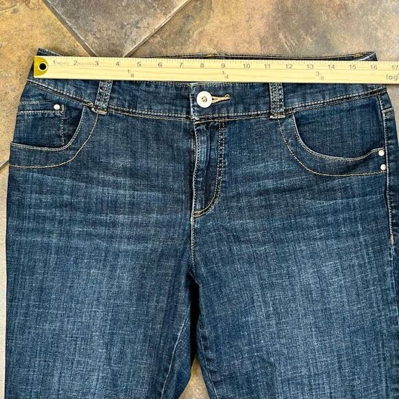 Chico’s Platinum Denim Ultimate Fit Cropped Jeans 1.5 Medium 10 - Picture 2 of 10